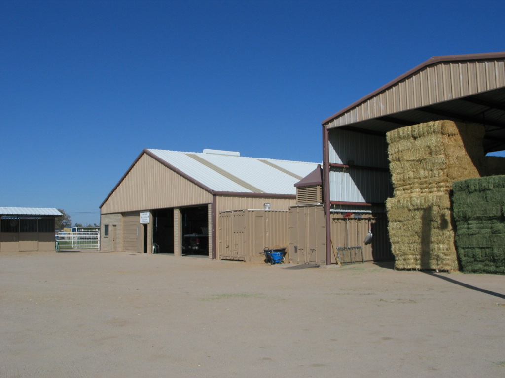 Durango Equine Veterinary Clinic is located in the southwest corner of Phoenix, in Buckeye Arizona. We have a large haul-in facility with ample boarding availability. 